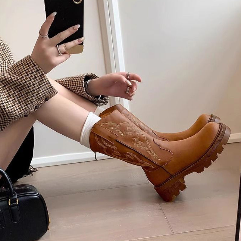 Sepatu Boots Wanita Setengah T - Embroidery On Leather ulasan dan harga