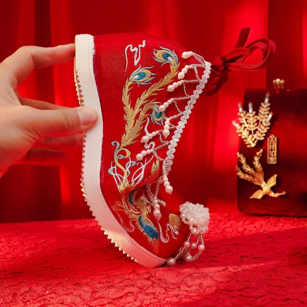 Sepatu Pengantin Wanita Merah  - Embroidery Red ulasan dan harga